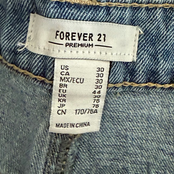 Forever 21|Denim Frayed Hem Jean Shorts in light wash,no pockets on back•••NWT - Picture 8 of 12